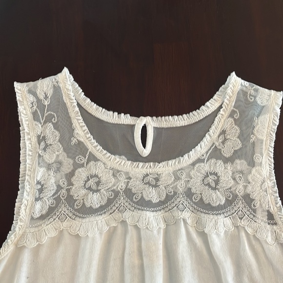 Hollister lace tank top - Picture 2 of 5